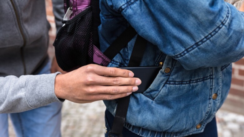 "Paid Indian thieves' schools" teach children to pick pockets