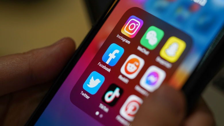 Govt bars civil servants from using social media platforms without 'permission'