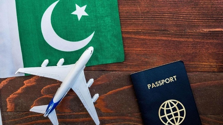 Almost 50,000 Pakistanis apply for passports daily amid economic crisis: report