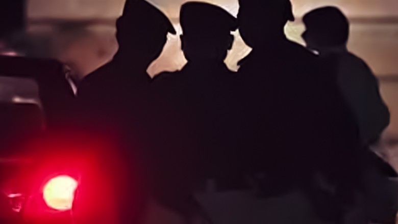 Five men robbing houses donning police uniforms arrested in Karachi