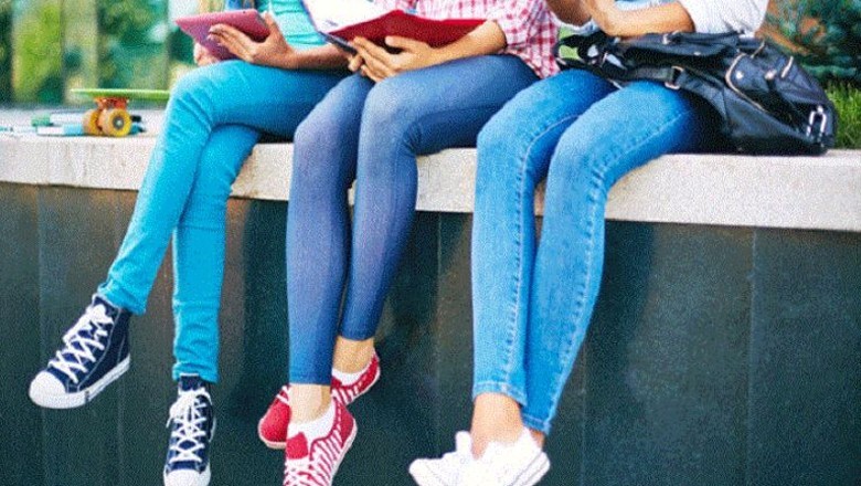 AJK university bans students from wearing T-shirts, jeans