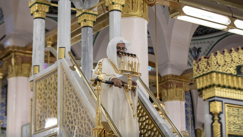 "Celebrating Prophet's birthday is disrespectful," declares Masjid-e-Nabbawi Imam