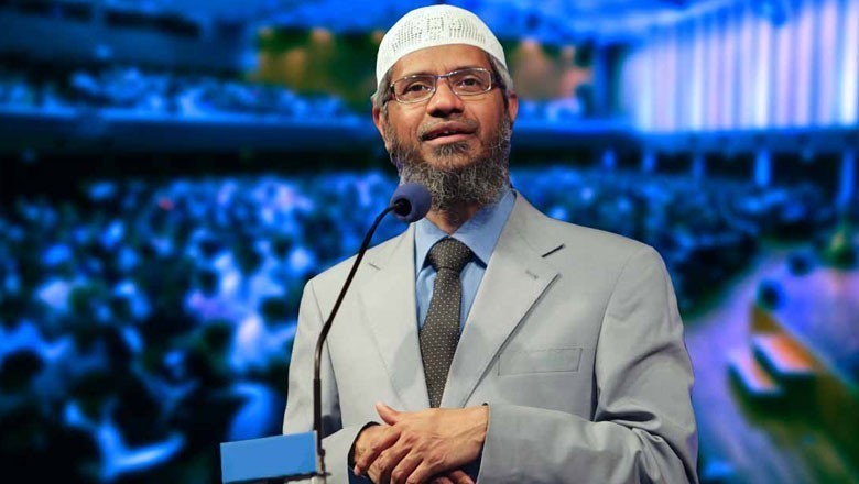 "Living in Pakistan offers more chances of attaining paradise compared to the US," says Zakir Naik