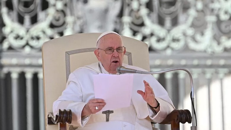 Pope Francis slams failure of diplomacy in Mideast conflict