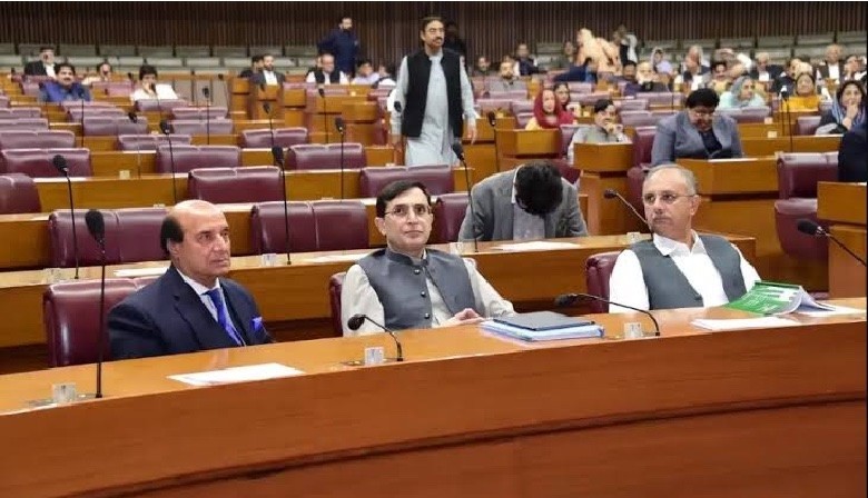 PTI boycotts NA, Senate sessions to oppose constitutional amendment