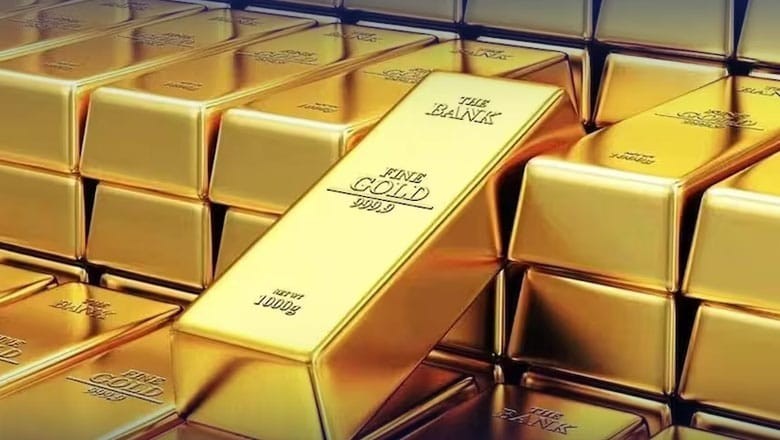 Gold prices fall further in Pakistan; check today’s rates