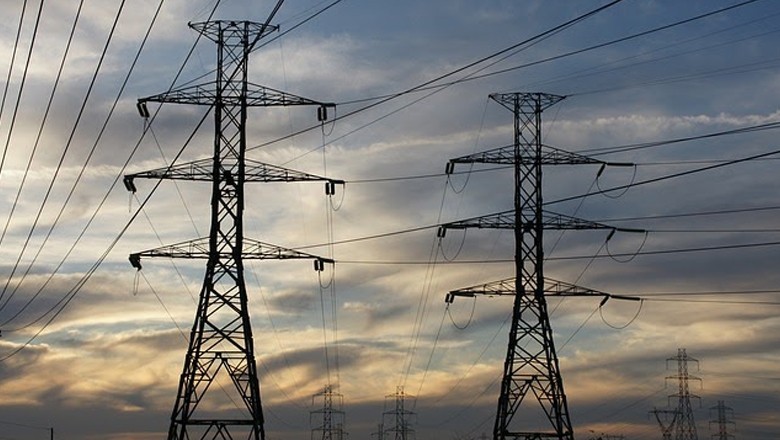 Protests over prolonged power outages cause traffic jams in Karachi