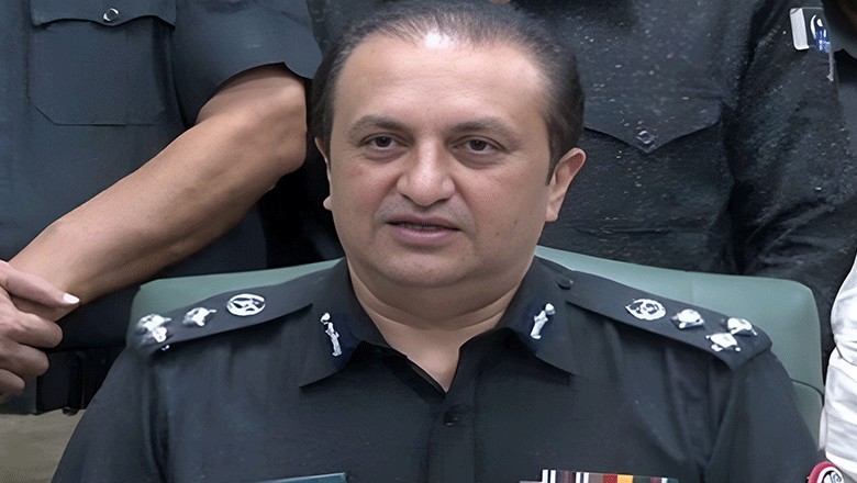 "Criminals have become security guards," says Karachi police chief