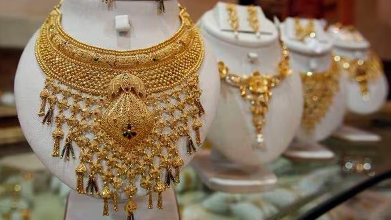 Gold prices go up in Pakistan amid global increase