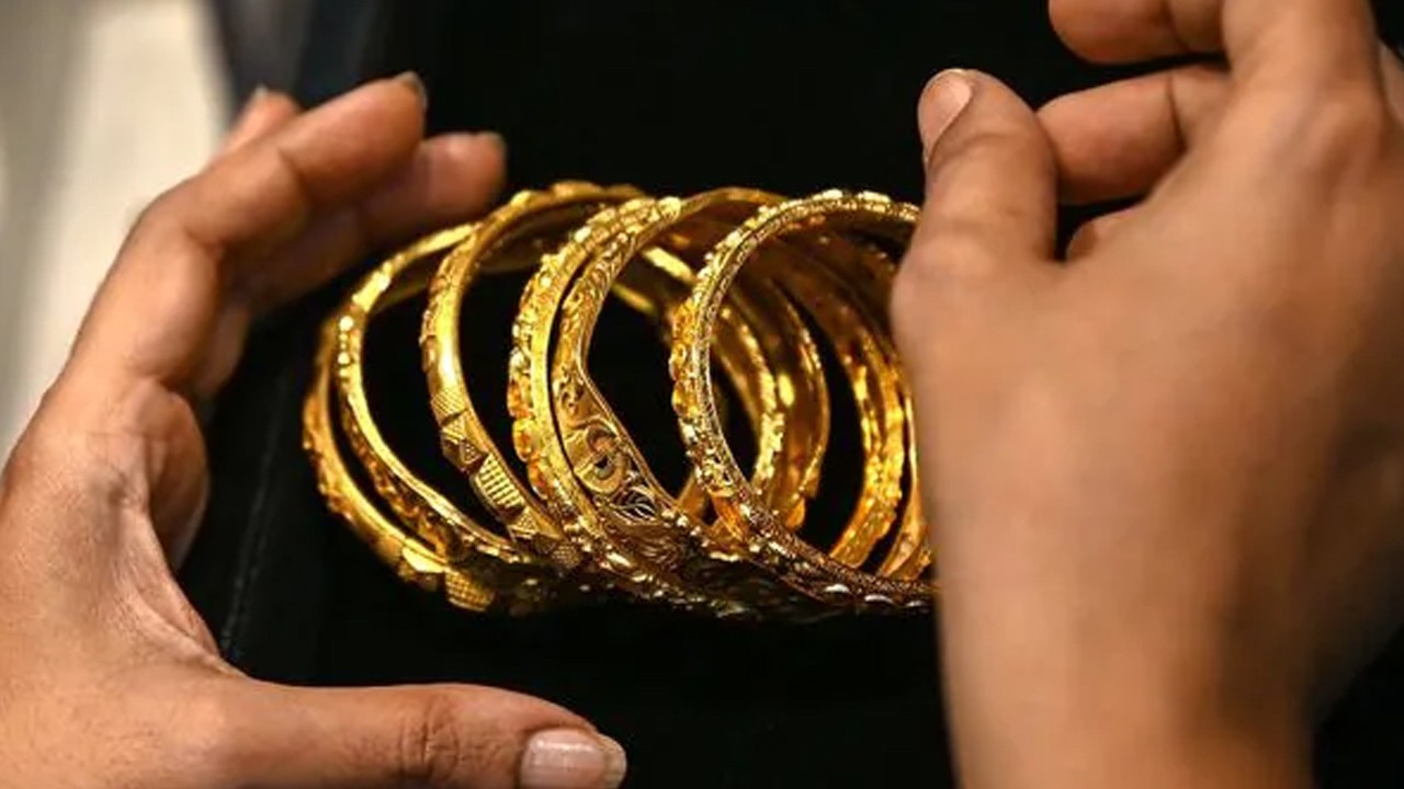 Gold prices move upward in Pakistan