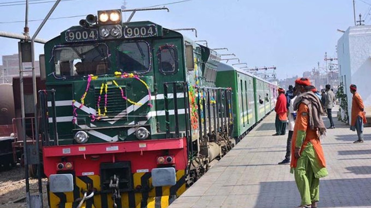 Lahore-Karachi Green line-style train on the cards