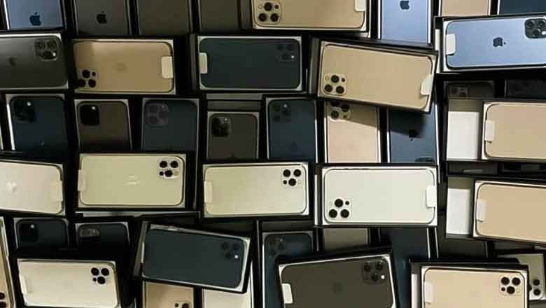 Man caught smuggling iPhones worth over Rs11mln at Lahore airport