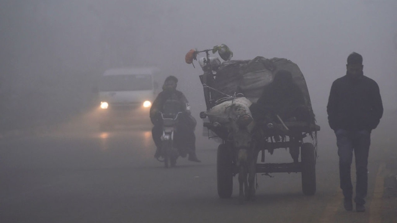 Cold wave claims 13 lives in Karachi