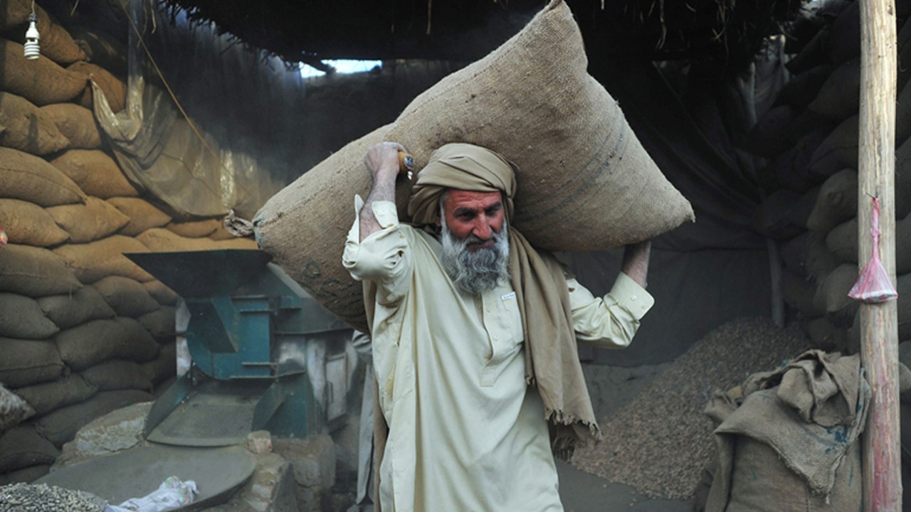 Who falls under Pakistan’s middle class? Netizens debate on X