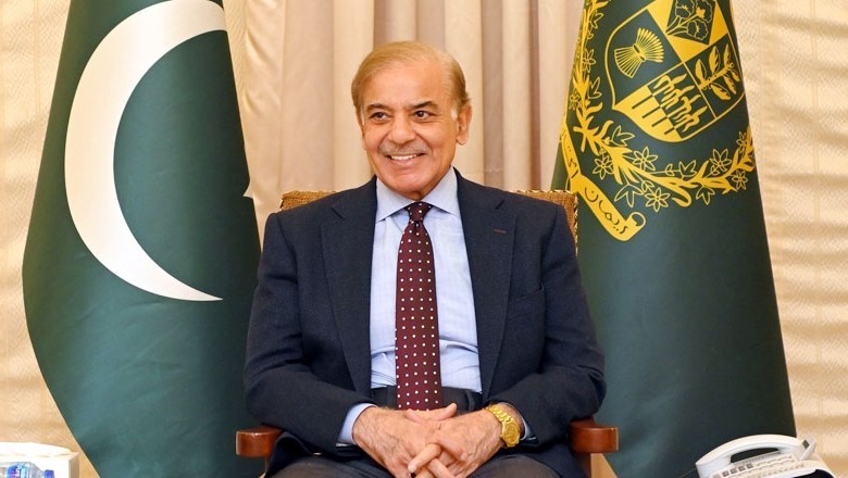 Opposition mocks PM Shehbaz’s 'Japanese-style protest' with shouts of 'oooo'