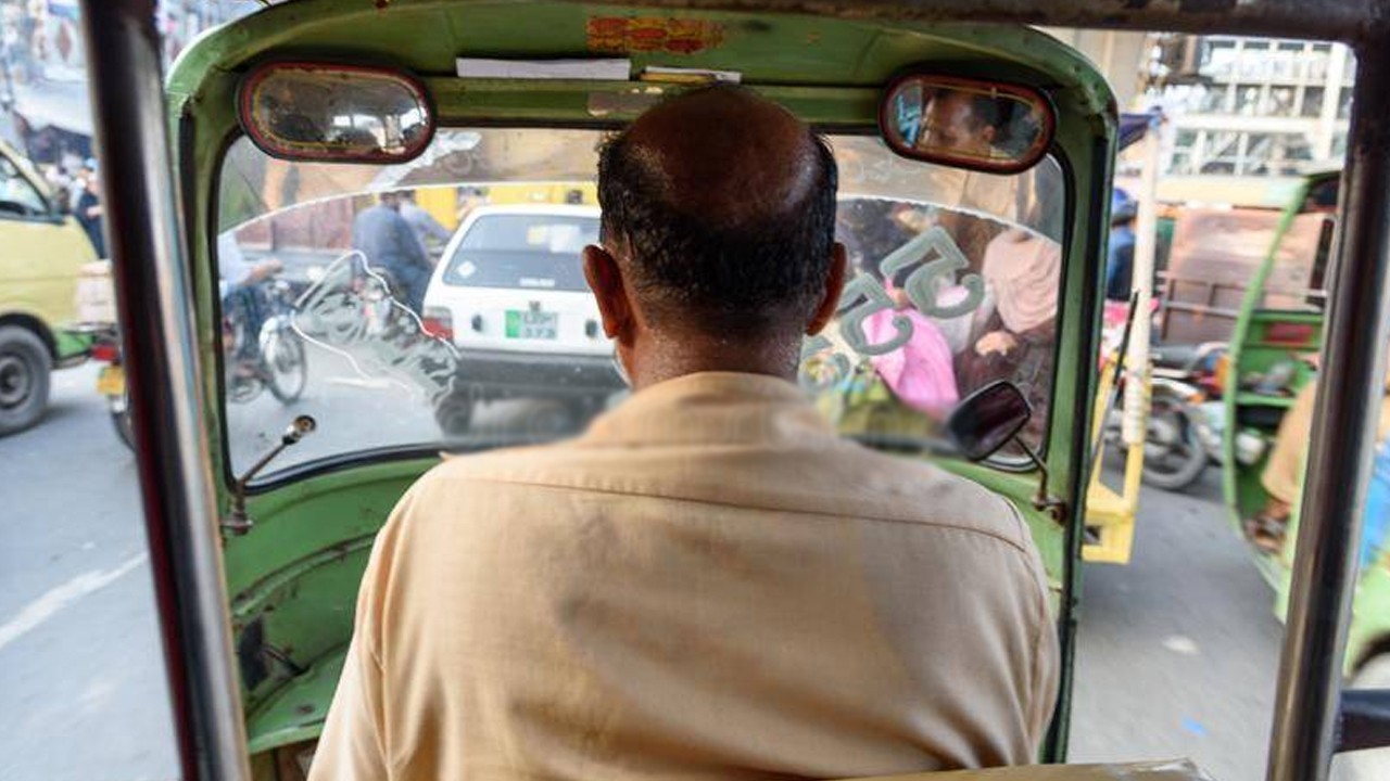 Rickshaw driver kills youth over Rs300 fare dispute in Attock