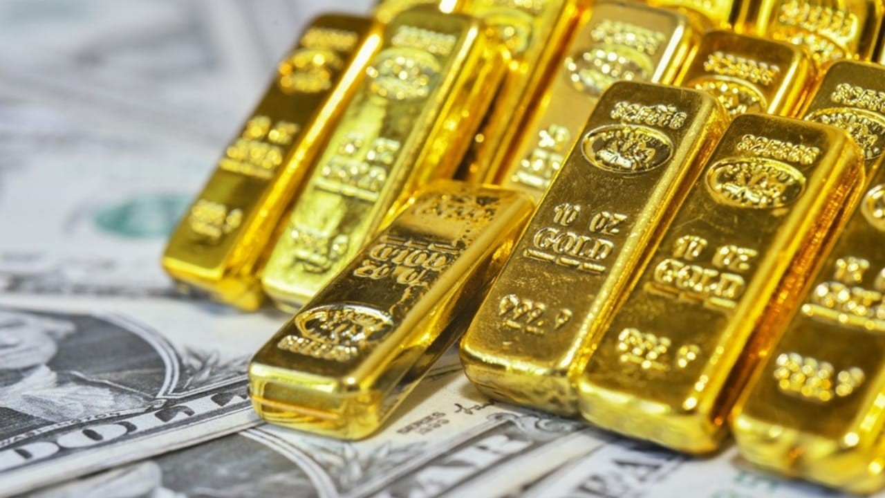Gold prices surge to all-time high in Pakistan